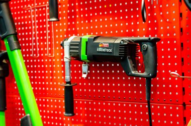 Kyiv, Ukrayna - 17 Mart 2021: Satılık EIBENSTOCK araçları