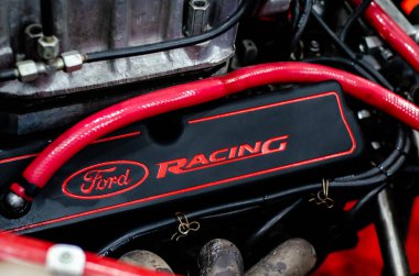 Kyiv, Ukrayna - 18 Mayıs 2021: Araba motorunda Ford yarış logosu