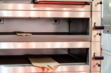 Elektrikli güverte fırınına yakın çekim