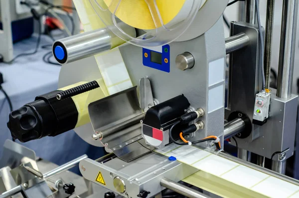 Nahaufnahme Der Automatischen Etikettiermaschine Für Aufkleber — Stockfoto