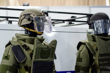 Askeri ağır zırh seti.