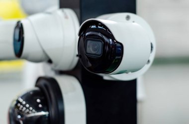 Dükkandaki güvenlik kameralarını kapatın.