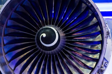 Jet motoruna yakın çekim. Motor bakımı