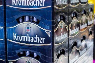 Soest, Almanya - 7 Ağustos 2021 Krombacher Birası