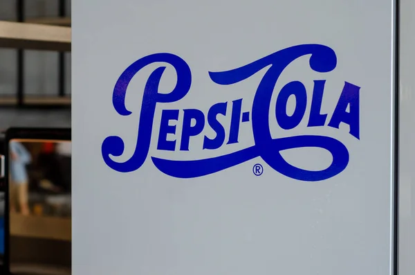 Kiev Ucrania Agosto 2021 Logotipo Pepsi Cola Refrigerador — Foto de Stock