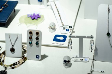 Bad Sassendorf, Almanya - 22 Ağustos 2021: Leonardo Cam Mücevherat.