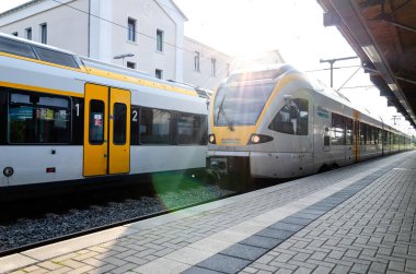 Soest, Almanya - 23 Ağustos 2021: Eurobahn treni FLIRT 1 tren istasyonunda.