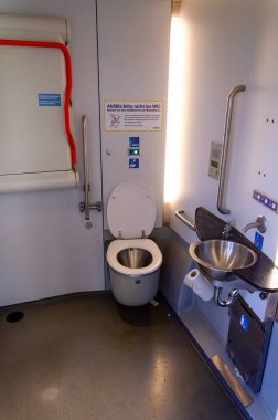 Soest, Almanya - 23 Ağustos 2021: Eurobahn Keolis Deutschland treni FLIRT 1 