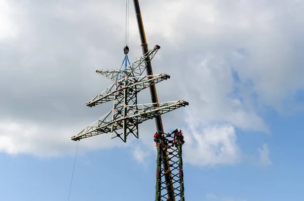 Schuby Németország Augusztus 2021 Nagyfeszültségű Torony Telepítés — Stock Fotó