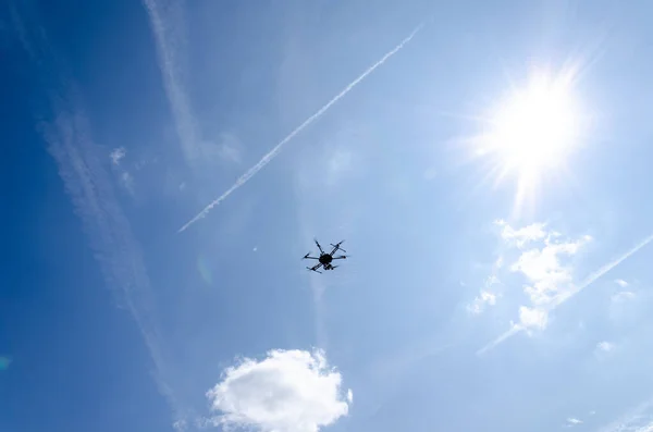 Drone Voa Céu — Fotografia de Stock