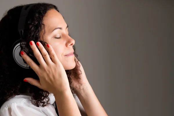 Woman Listening to Music — Stock Photo, Image