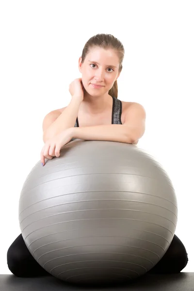 Fit vrouw houden een Pilates bal — Stockfoto