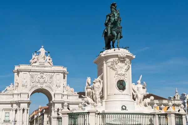 Socha krále Jose jsem a vítězný oblouk v Lisabonu, Portuga — Stock fotografie