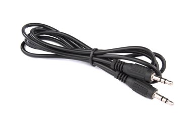 Bir AV kablosu 3.5 mm stereo beyaz arkaplandaki ses kablosunu kaldırır. 