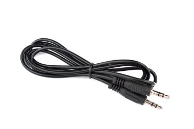 Bir AV kablosu 3.5 mm stereo beyaz arkaplandaki ses kablosunu kaldırır. 