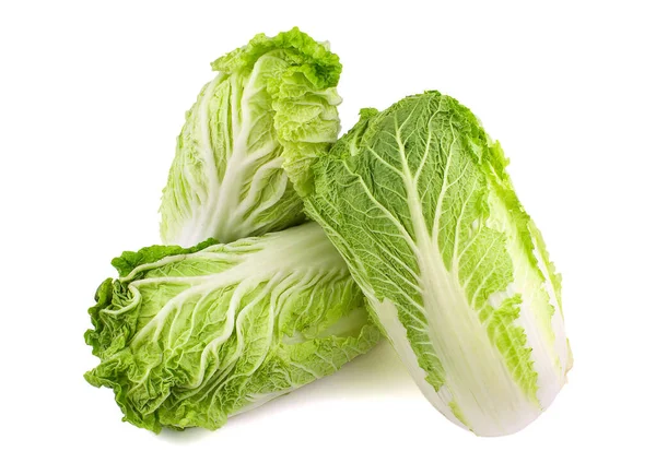 Beyaz arka planda taze Çin lahanası, lezzetli, doğal