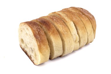 Fransız ekmeği dilimleri, beyaz arka planda izole, lezzetli, doğal.