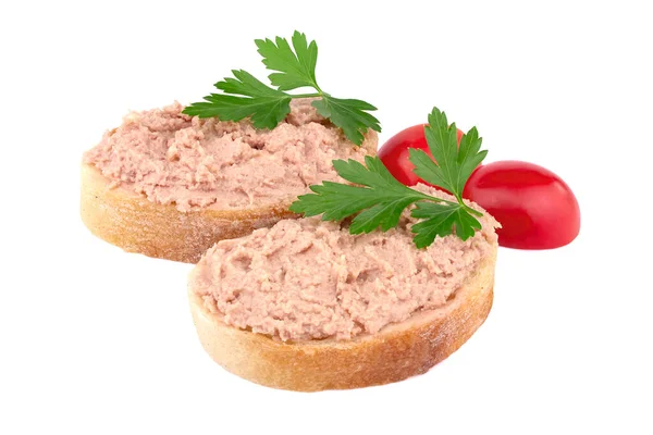 Ev yapımı tavuk ezmeli ekmek, beyaz arka planda maydanoz ve vişneli domatesle izole edilmiş.