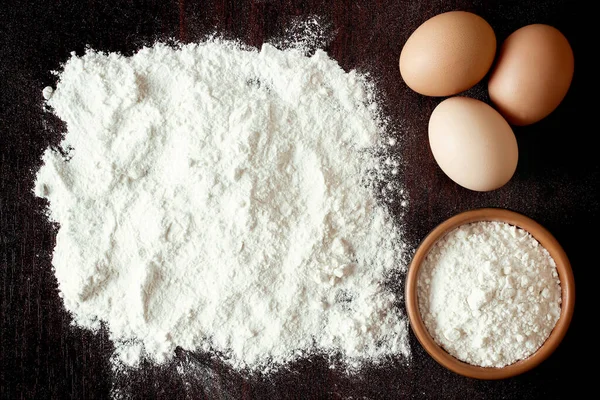 Farina Con Grano Uova Mattarello Cucchiaio Fondo Legno Ingredienti Prodotti — Foto Stock