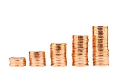 Altın sikkelerden yapılmış altın kuleler beyazın üzerinde izole edilmiş.