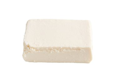 Taze tofu peyniri beyaz arkaplanda izole edilmiş.