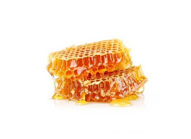 Bal damlayan altın bal peteği parçaları. Bal peteği izole edildi. Ballı tatlı kremalı bal peteği.