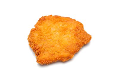 Beyaz arka planda kızarmış tavuk nugget, evde yemek. Ev yapımı fast food. Tavuklu şnitzel..