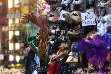 Venedik Karnavalı maskeleri