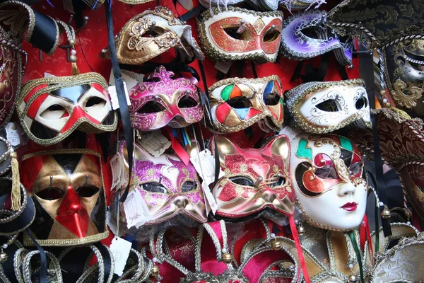 Venedik Karnavalı maskeleri