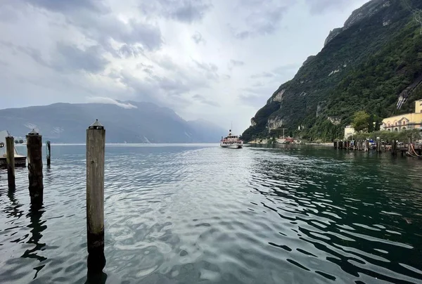 Haven van riva del garda in Italië — Stockfoto