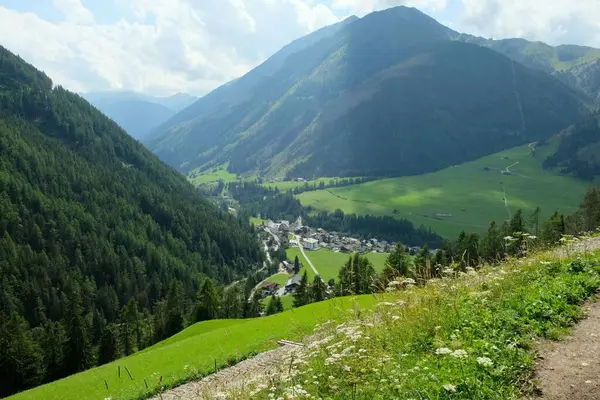 Pueblo Las Montañas Austria Los Cielos Verano —  Fotos de Stock