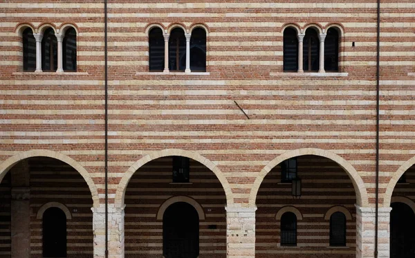 Lamberti Tower in de stad Verona in Italië — Stockfoto