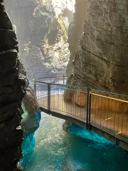 Kolorowy Wodospad Jaskini Cascate Del Varone Riva Del Garda Włoszech — Zdjęcie stockowe