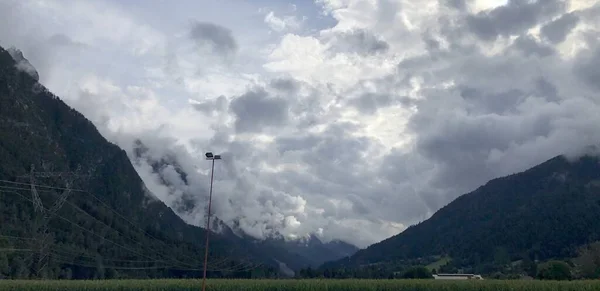 Natuurweide in de bergen van de Oostenrijkse Alpen — Stockfoto