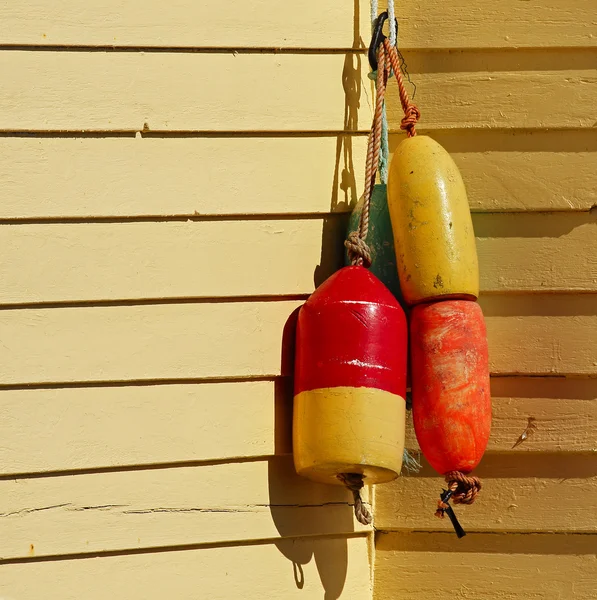 Boyas de pesca Casa Pared Amarillo Imagen De Stock