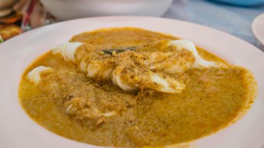 balık köri soslu Pirinç Noodle