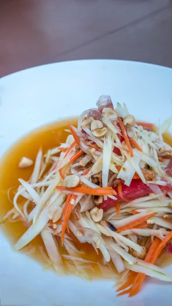 Salade thaïlandaise de papaye épicée — Photo