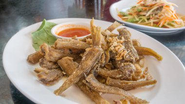 kızarmış balık yemek