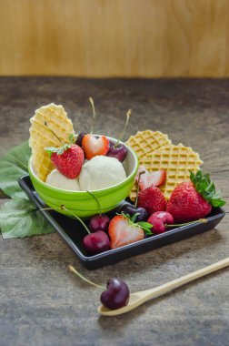 Böğürtlenli dondurma.