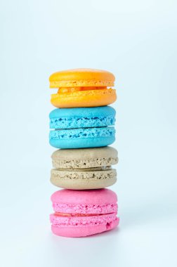 beyaz üzerine macaroons 
