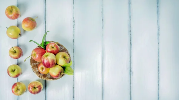 Von oben roter und gelber Apfel — Stockfoto