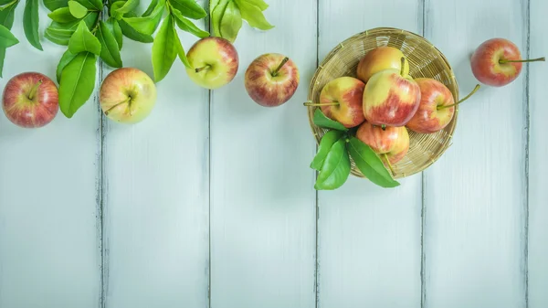 Ovanifrån röda och gula apple — Stockfoto
