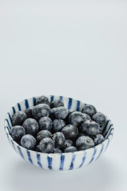 Bir kasede yaban mersini