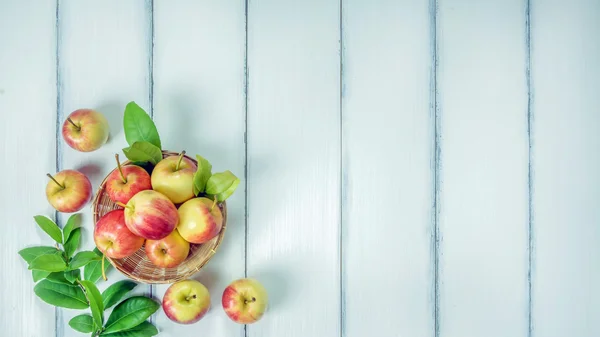 Von oben roter und gelber Apfel — Stockfoto