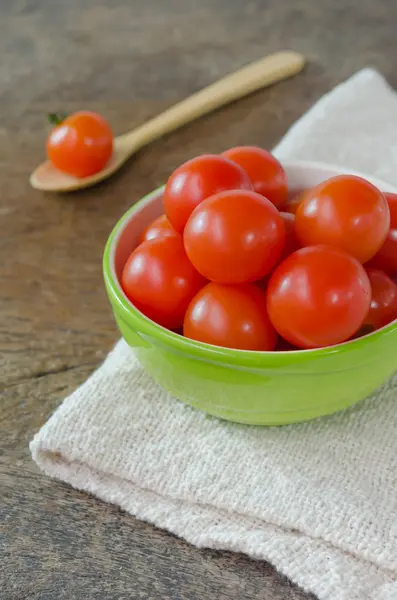 Rote Kirschtomaten — Stockfoto