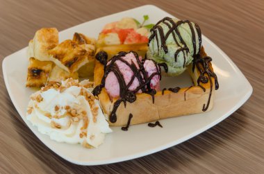 Bal tost ve dondurma