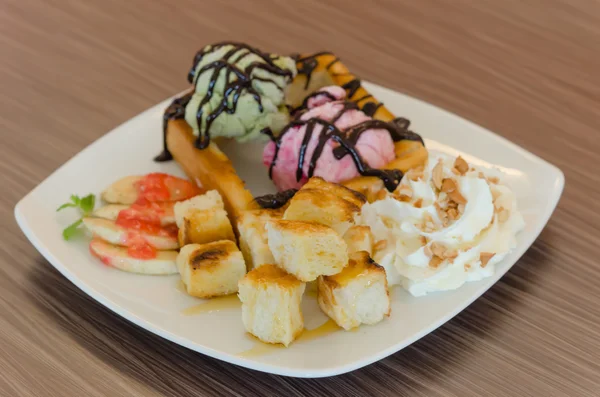 Bal tost ve dondurma