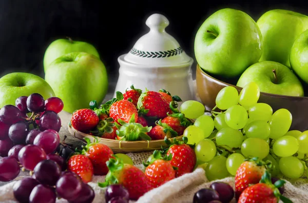 Stilleben av frukt – stockfoto