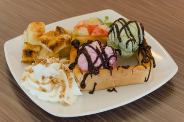 Bal tost ve dondurma