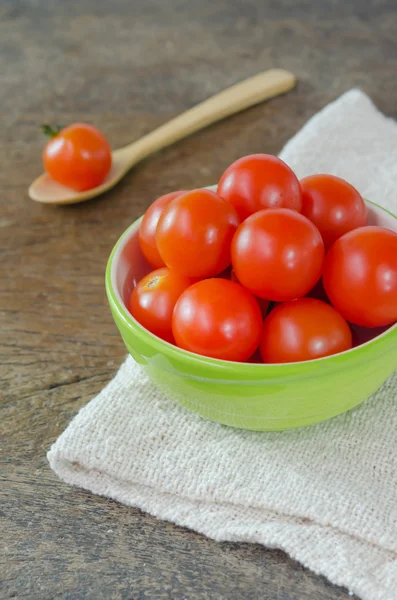 Rote Kirschtomaten — Stockfoto